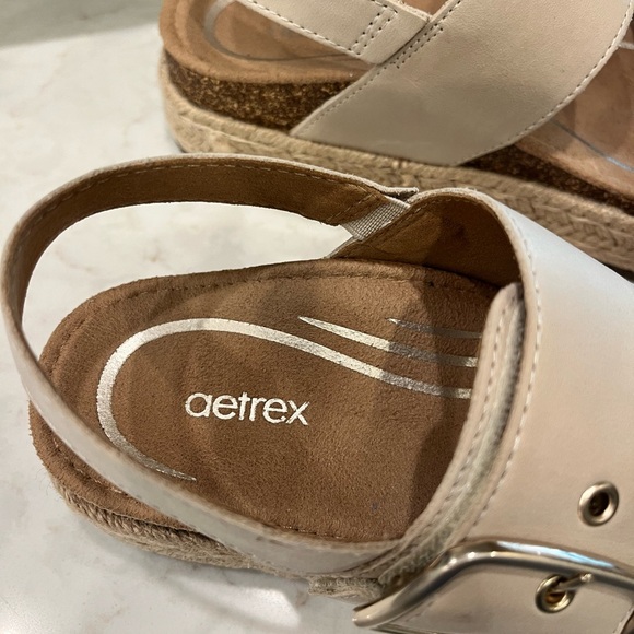 Aetrex Women's Tan Strap Sandals - Picture 2 of 8